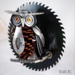 Skulptur Eule mit Tannenzapfen, Ansicht von vorne