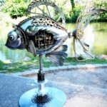 Skulptur Goldfisch - Ansicht von rechts