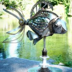 Skulptur Goldfisch - Ansicht von links
