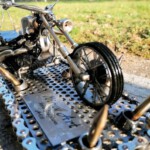 Skulptur Motorrad - Ansicht von vorne